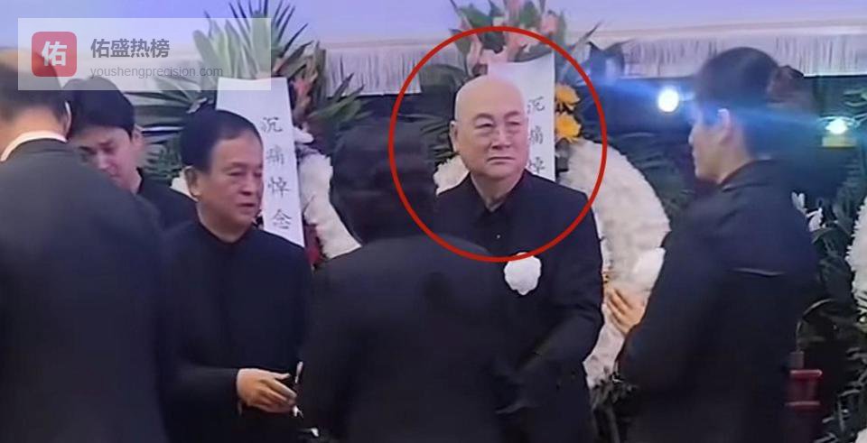 迟重瑞雨中送别陈丽华：一声“您”喊了36年，原来最高级的浪漫是相敬如宾