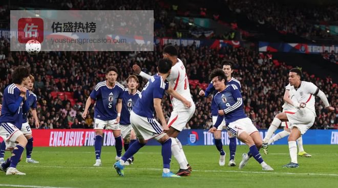 日本1比0胜英格兰创历史，球迷赛后清理看台获称赞