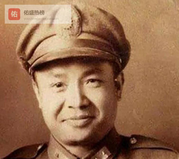 这位将领四十六岁时在淮海战役中被我军俘虏，两年后四十八岁为朝鲜战争贡献一条妙计，毛主席得知后表示：可提前特赦他