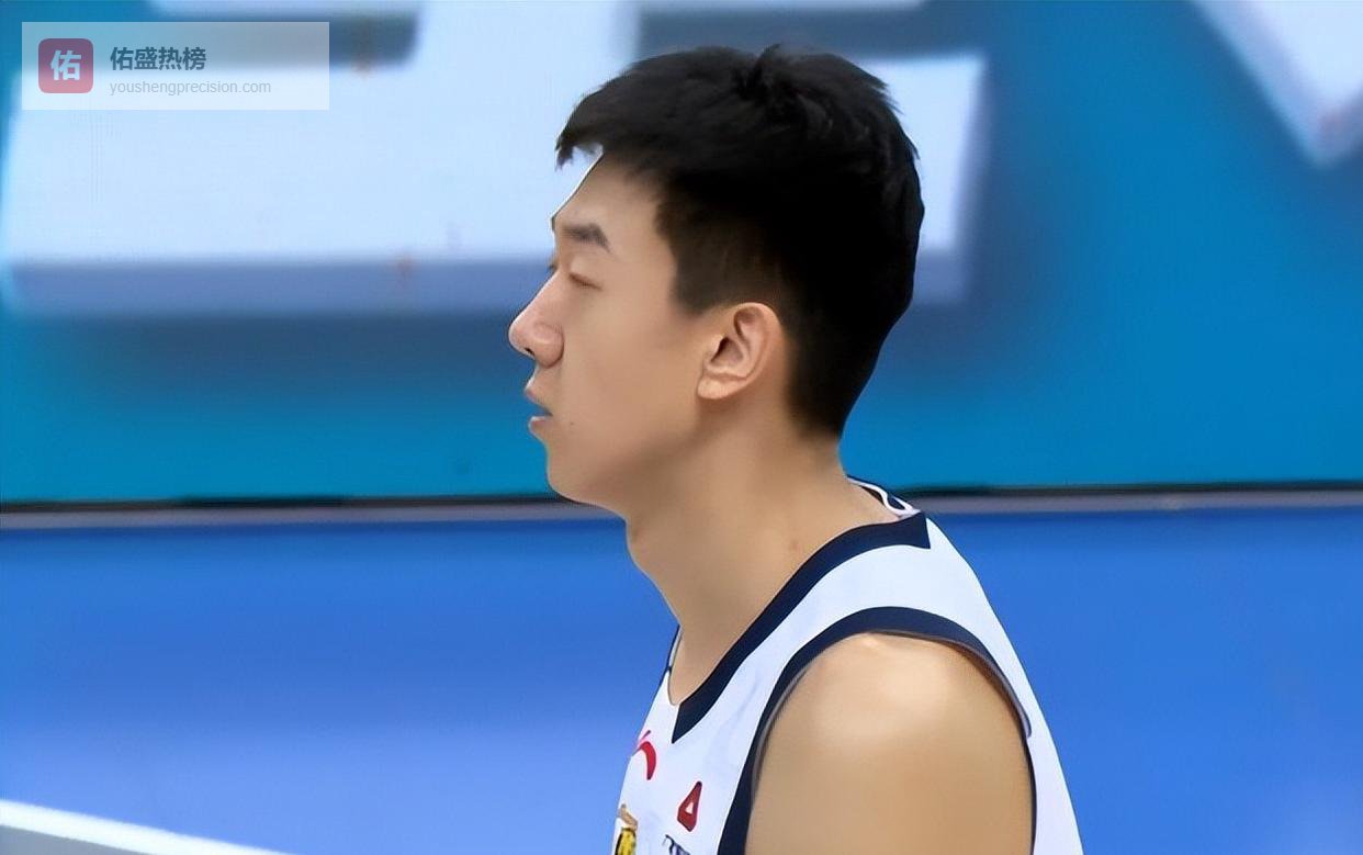 关键战！广东男篮内线被吊打，麦考尔状态回暖，王洪泽表现挺好