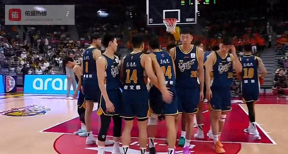 火力全开！广东男篮33分大胜，1好消息，4分+3分：这2位球星太拉跨