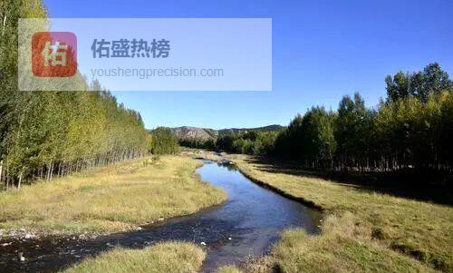 楼群背后的那条河