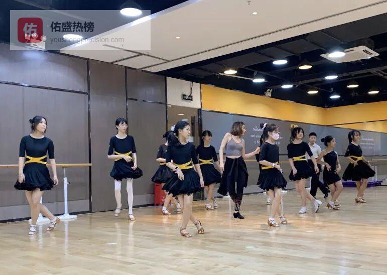 暑假不“废”舞：孩子的自律成长手账