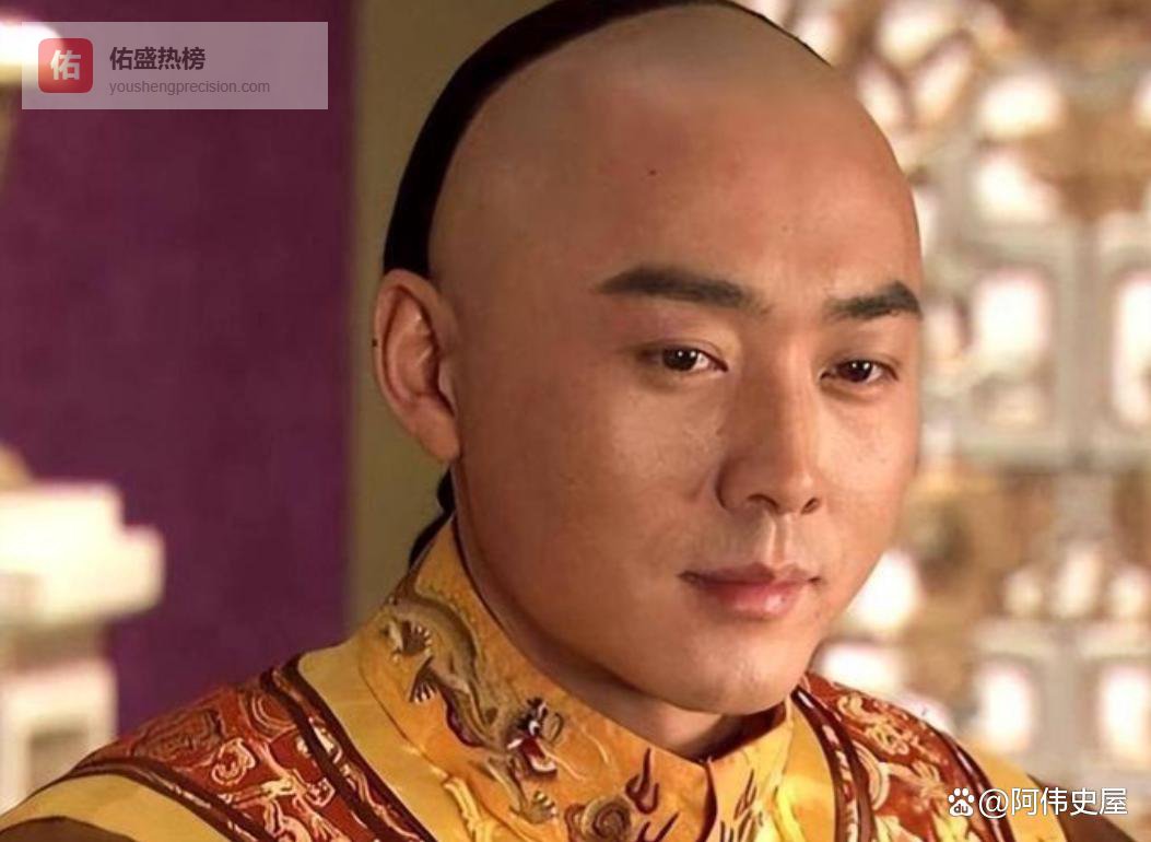 乾隆咽气前攥着嘉庆的手冷笑：你五叔弘昼不是疯子，是朕最怕的清醒人！他装疯三十年，就为让朕不敢动你娘！