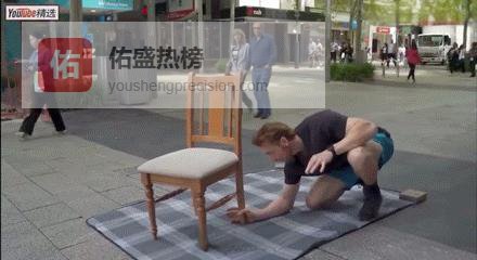 举椅子500元挑战：中年夫妻的“物理外挂”大作战