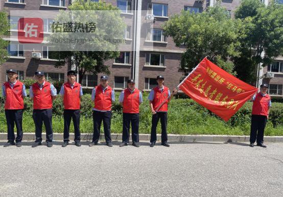 红马甲走进柳树社区，警民携手共绘平安画卷